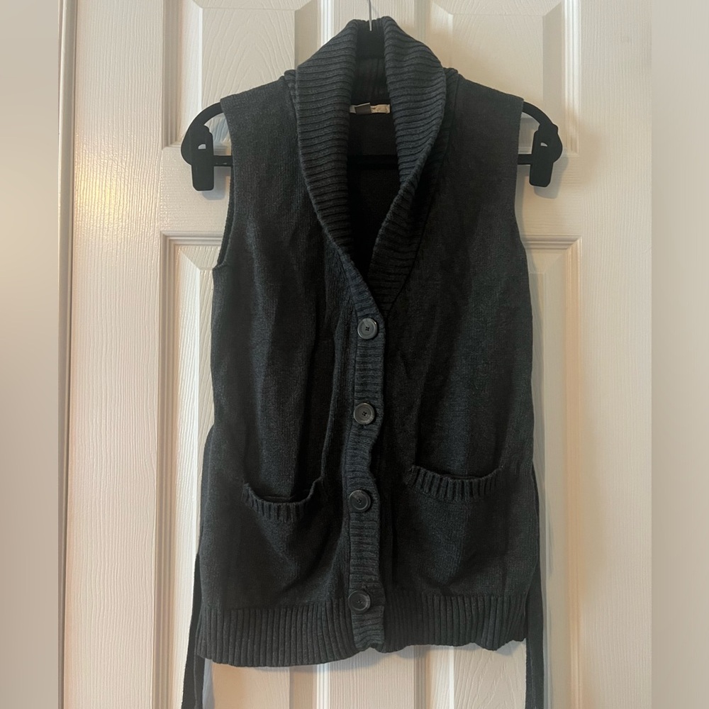 Liz Claiborne sweater vest - size small